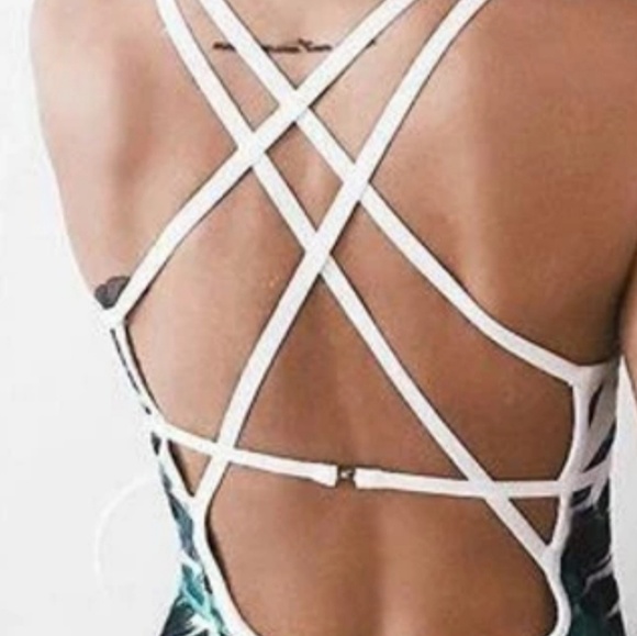 HP🎉🎉🆕️☀️🌴Tropical Palm Leaf Swimsuit - Picture 4 of 8